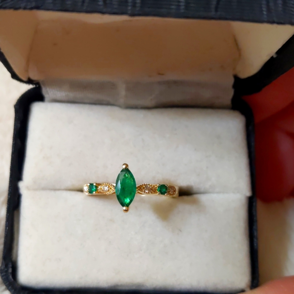 Emerald and Diamond Ring - Picture 1 of 8